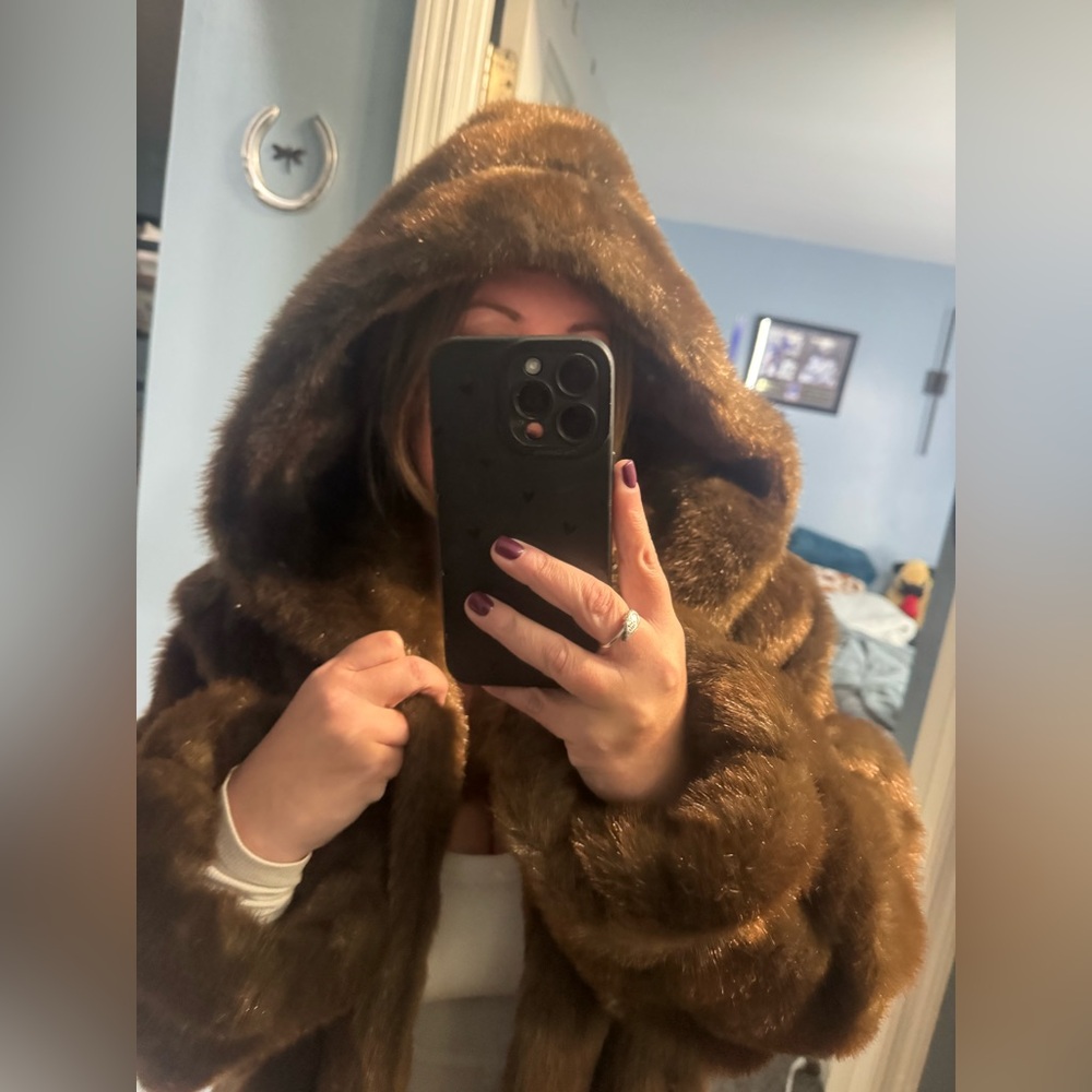 Pamela McCoy Elegant Tan Faux Fur Coat